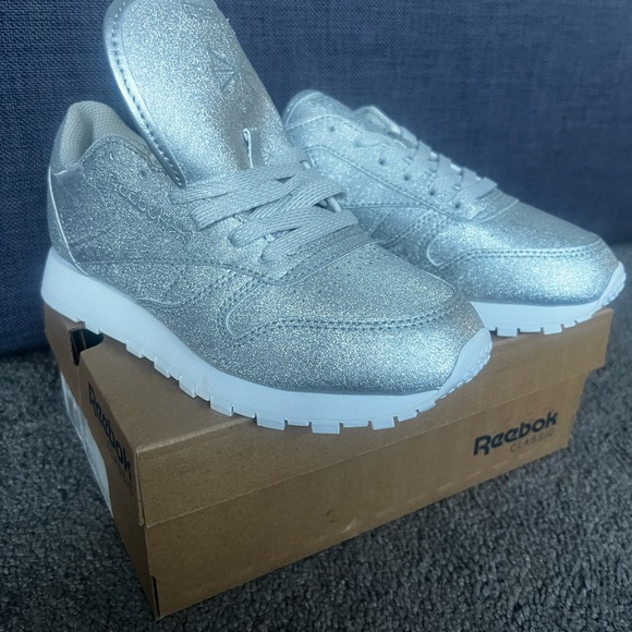 REEBOK CLASSICS WOMENS SIZE 5 DIAMOND COLLECTION NEVER WORN WITH BOX - Picture 2 of 6